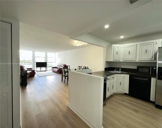 De Soto Park South, 501 Three Islands Blvd #414, Hallandale Beach, Florida 33009, image 1