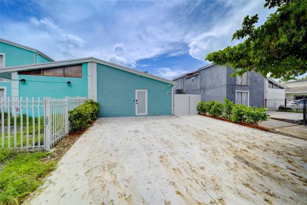 Kings Gardens, 4608 NW 185th St, Miami Gardens, Florida 33055, image 2