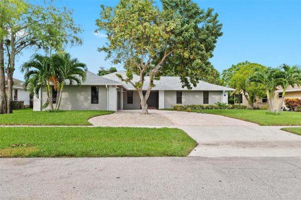 Sugar Pond Manor, 13575 Columbine Ave, Wellington, Florida 33414, image 2