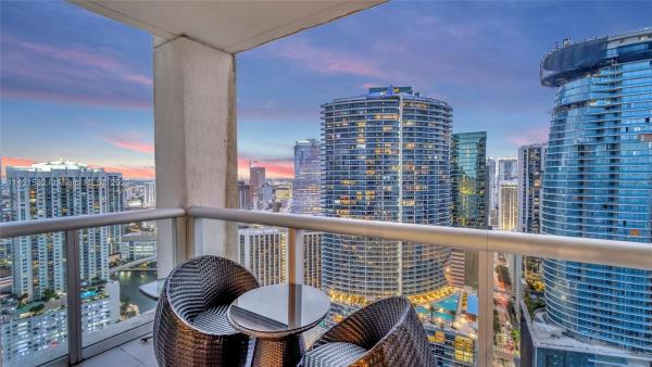 Icon Brickell Tower 1, 475 Brickell Ave #4015, Miami, Florida 33131, image 2
