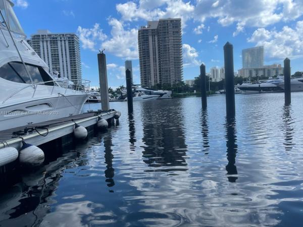 The Yacht Club At Aventura, 19777 E Country Club Dr, Aventura, Florida 33180, image 1