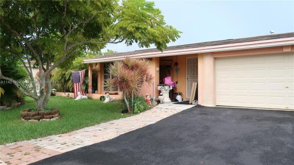 Twin Lakes, Sunrise, Florida 33323, image 2