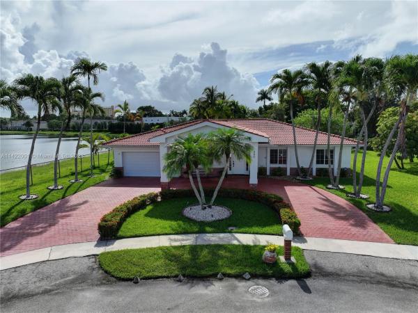 Bonaventure Lakes, 330 Golfview Dr, Weston, Florida 33326, image 1