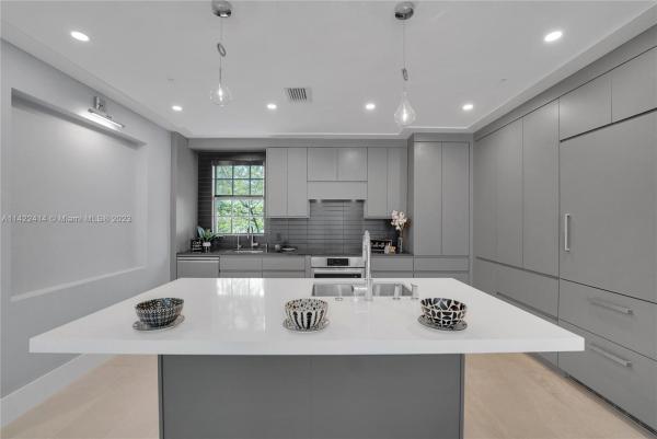 Manor Oaks Townhomes, 2685 NE 9th Ave #3, Wilton Manors, Florida 33334, image 1