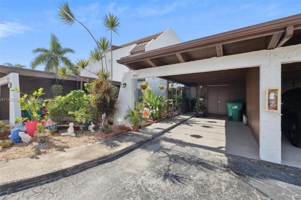 Spanish Villas, 6502 Kendale Lakes Dr #206, Kendale Lakes, Florida 33183, image 1