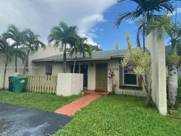 Devon Aire Villas, 12006 SW 110th St Cir N, The Crossings, Florida 33186, image 2