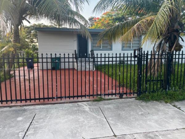Arch Creek Estates, 1245 NE 144th St, Golden Glades, Florida 33161, image 1