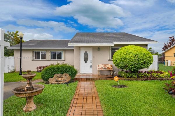 Comfort Villas, 15940 SW 302nd Ter, Leisure City, Florida 33033, image 1