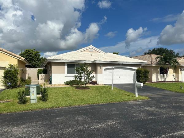 Falcon's Lea Patio Homes, 6041 Swinden Ln, Davie, Florida 33331, image 1