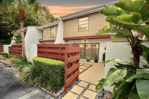Lakes Of Emerald Hills, 3905 Pinewood Ln #208, Hollywood, Florida 33021, image 1