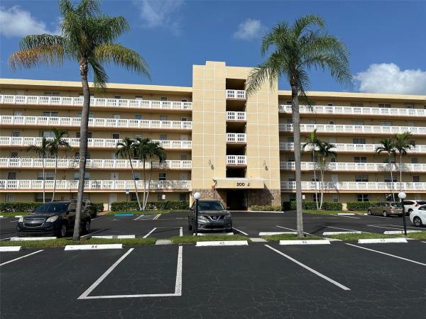 Meadowbrook Lakes View, 200 SE 5th Ave #102, Dania Beach, Florida 33004, image 1