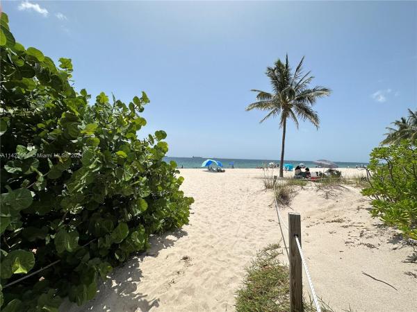 Oakland Grove Village, 649 W Oakland Park Blvd #215A, Oakland Park, Florida 33311, image 1