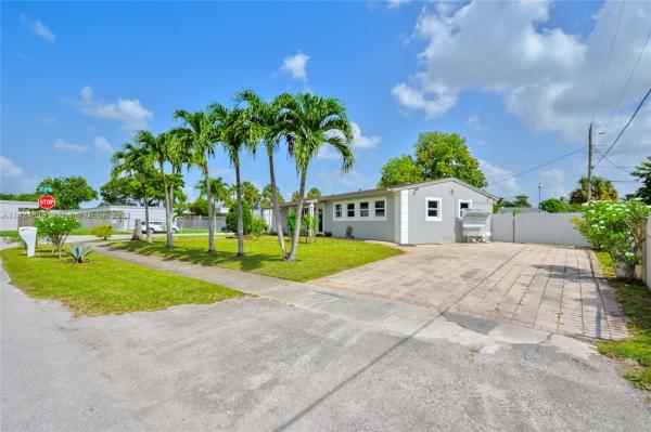 Carol City, 4921 NW 176th St, Miami Gardens, Florida 33055, image 2