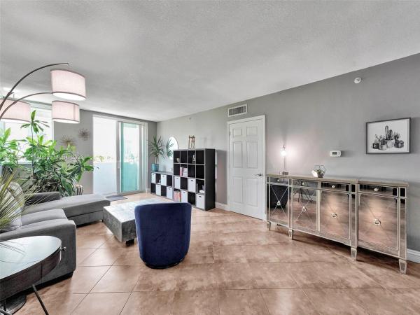 Rond Point, 7800 Collins Ave #406, Miami Beach, Florida 33141, image 1