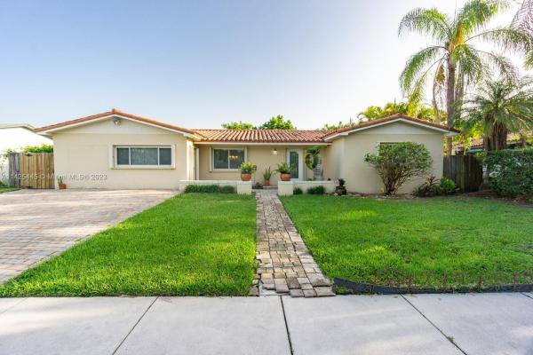 Royale Green, 12753 SW 45th Ter, Kendale Lakes, Florida 33175, image 2