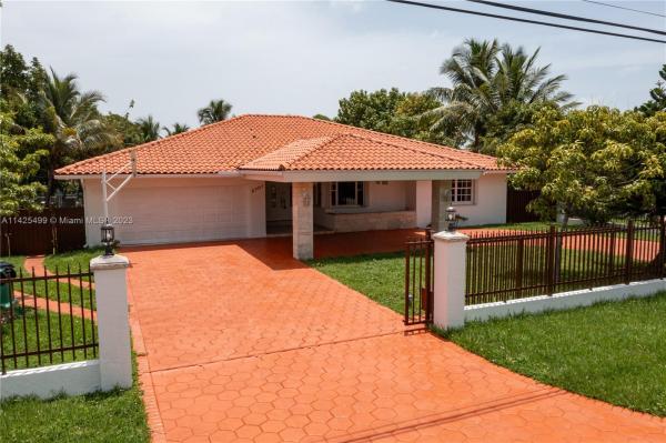 2701 SW 110th Ave, University Park, Florida 33165, image 2