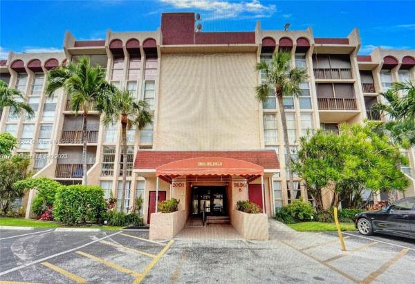 De Soto Park North, 2001 Atlantic Shores Blvd #305, Hallandale Beach, Florida 33009, image 1