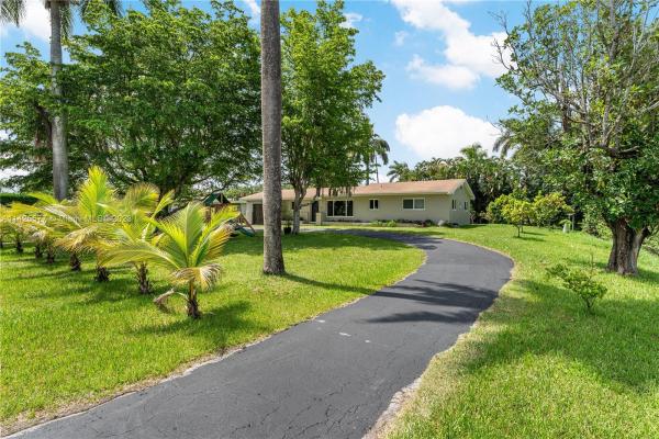 Biscayne Gardens, 535 N Biscayne River Dr, Golden Glades, Florida 33169, image 2