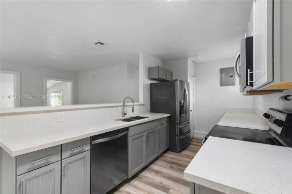 Boulevard Heights, 810 N 70th Ave, Hollywood, Florida 33024, image 2