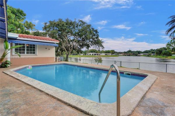 Miami Lakes Residential, 14020 Cypress Ct, Miami Lakes, Florida 33014, image 2