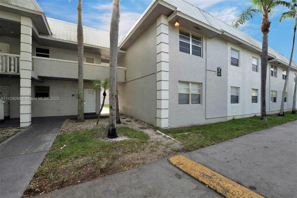 Village Homes & Condos At Palmetto Bay, 17255 SW 95th Ave #128, Palmetto Bay, Florida 33157, image 1