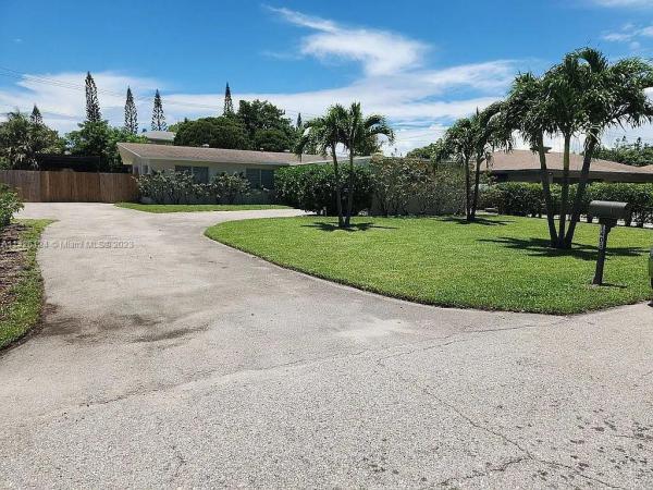 Lyndon Lanes, 1403 Sandpiper Ln, Lantana, Florida 33462, image 1