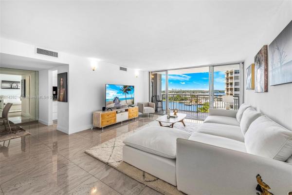 Del Prado, 18071 Biscayne Blvd #1104-3, Aventura, Florida 33160, image 2