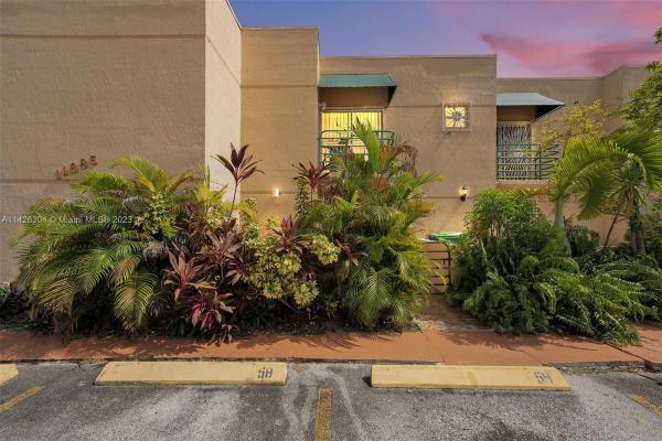 Les Chateaux At International Gardens, 11885 SW 18th Ter #59, Tamiami, Florida 33175, image 1