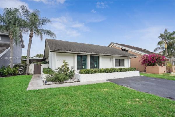 Woods Of Rolling Hills, 4000 SW 82nd Ter, Davie, Florida 33328, image 1