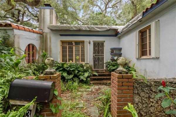 Sherwood Forest, 355 NE 86th St, El Portal, Florida 33138, image 1