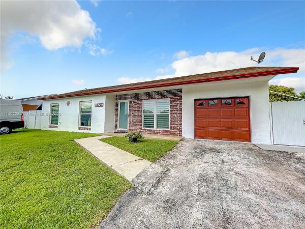 Meadow Wood Manor, 26552 SW 125th Ct, Kendale Lakes, Florida 33032, image 1
