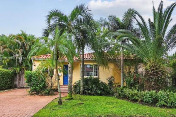 Country Club Estates, 557 La Villa Dr, Miami Springs, Florida 33166, image 2