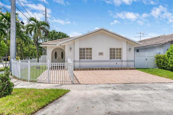 Napoles Homes, 3202 W 77th Pl, Hialeah, Florida 33018, image 1