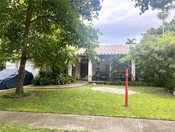 Country Club Estates, 165 Sunset Way, Miami Springs, Florida 33166, image 2