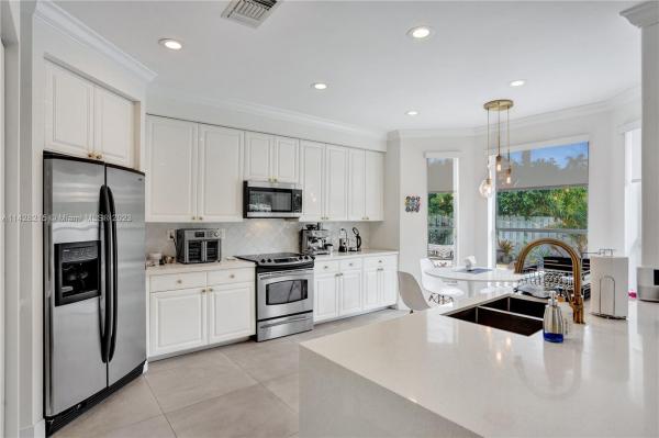 Banyan Oakridge, 3433 SW 52nd Ave, Hollywood, Florida 33023, image 1