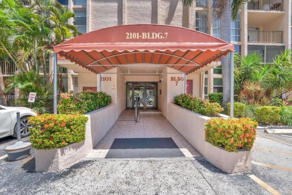 De Soto Park North, 2101 Atlantic Shores Blvd #111, Hallandale Beach, Florida 33009, image 1