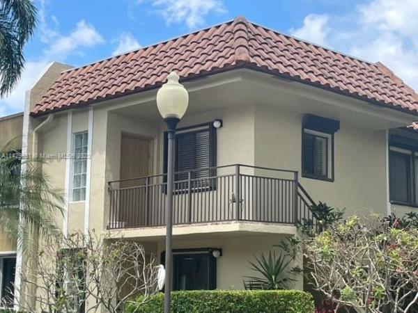 Weston Lakes 21, 432 Lakeview Dr #204, Weston, Florida 33326, image 1