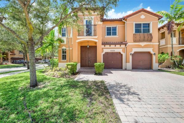 15416 SW 31st St, Unincorporated Dade County, Florida 33185, image 2
