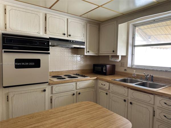 Suburbanite Square, 3600 Harrison St #11B, Hollywood, Florida 33021, image 1