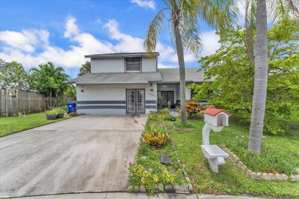 Tanglewood Lakes South, 10051 SW 14th St, Pembroke Pines, Florida 33025, image 1