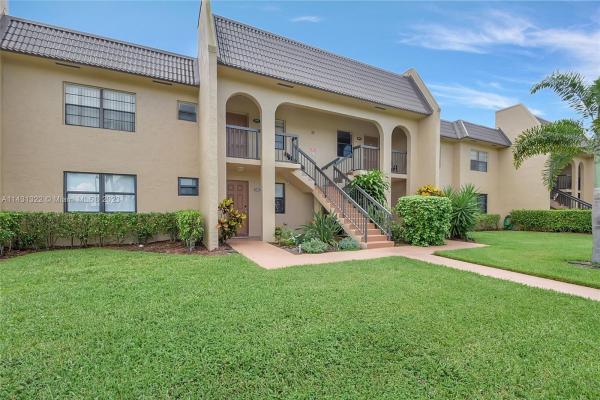 Golden Lakes Village, 130 Lake Nancy Dr #202, West Palm Beach, Florida 33411, image 2