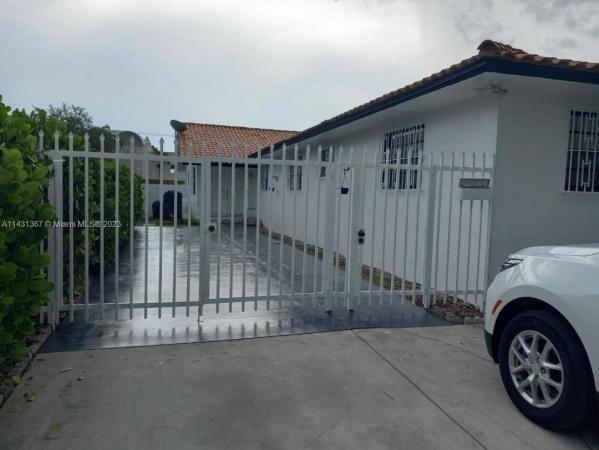Silver Bluff Gardens, 3230 SW 27th St, Miami, Florida 33133, image 1