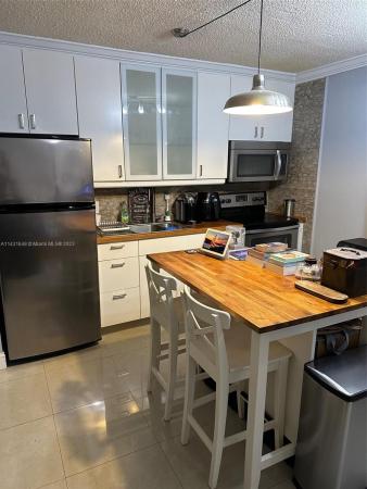 Normandy Shores Yacht & Country Club, 130 S Shore Dr #2B, Miami Beach, Florida 33141, image 1