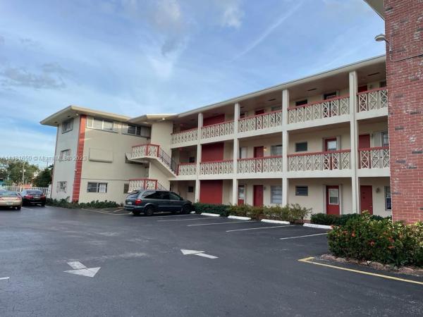 Lake Park Gardens, 4730 NW 10th Ct #304, Plantation, Florida 33313, image 1