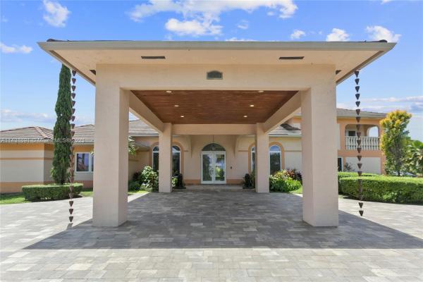 Hialeah Gardens No HOA, 9880 NW 137th St, Hialeah Gardens, Florida 33018, image 1