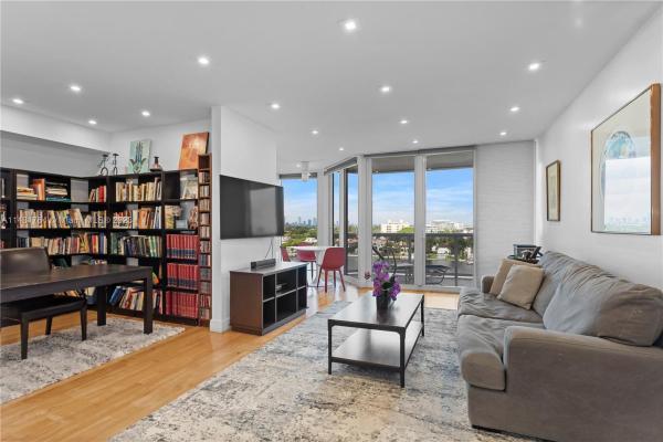 Green Diamond, 4775 Collins Ave #906, Miami Beach, Florida 33140, image 1