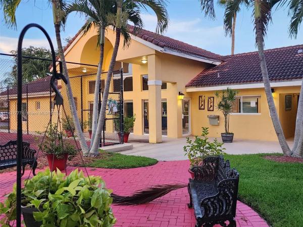 South Palm Place, 7640 Westwood Dr #411, Tamarac, Florida 33321, image 1