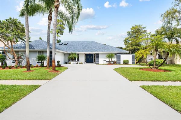Wiltshire Village Of Greenview Shores 2, 1298 Barnstaple Cir, Wellington, Florida 33414, image 1