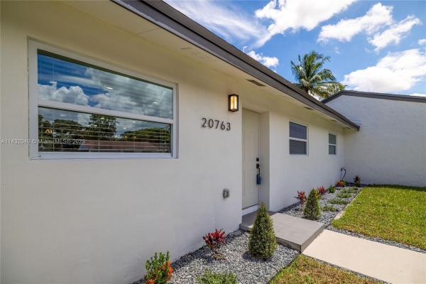 Vista Verde, 20763 NW 41st Ave Rd, Miami Gardens, Florida 33055, image 2