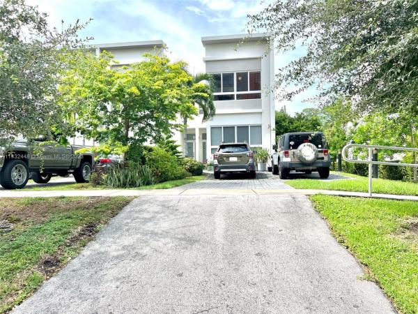 Parkview Villas, 2485 NE 135th St, North Miami, Florida 33181, image 1